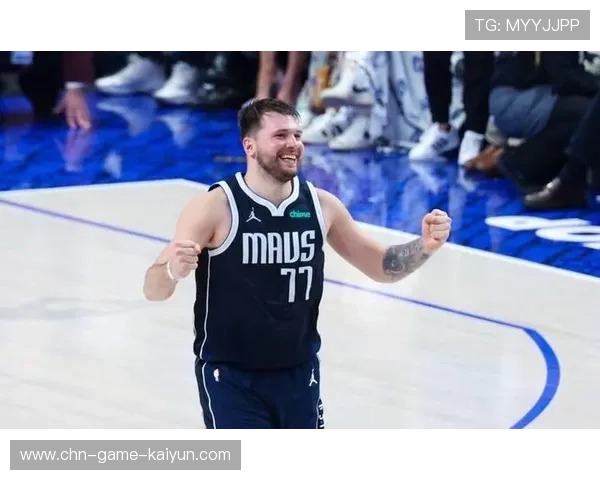 东契奇挡拆后精准终结