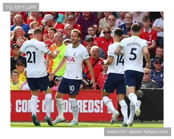 热刺外围横向拉扯，库卢切夫斯基弧线球直挂角落